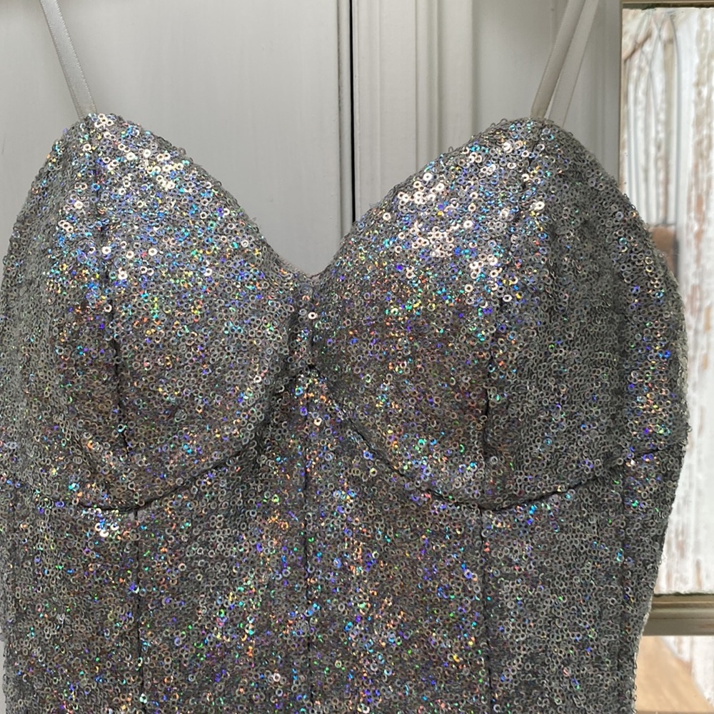 Size 3/4 party dress. - Picture 3 of 10